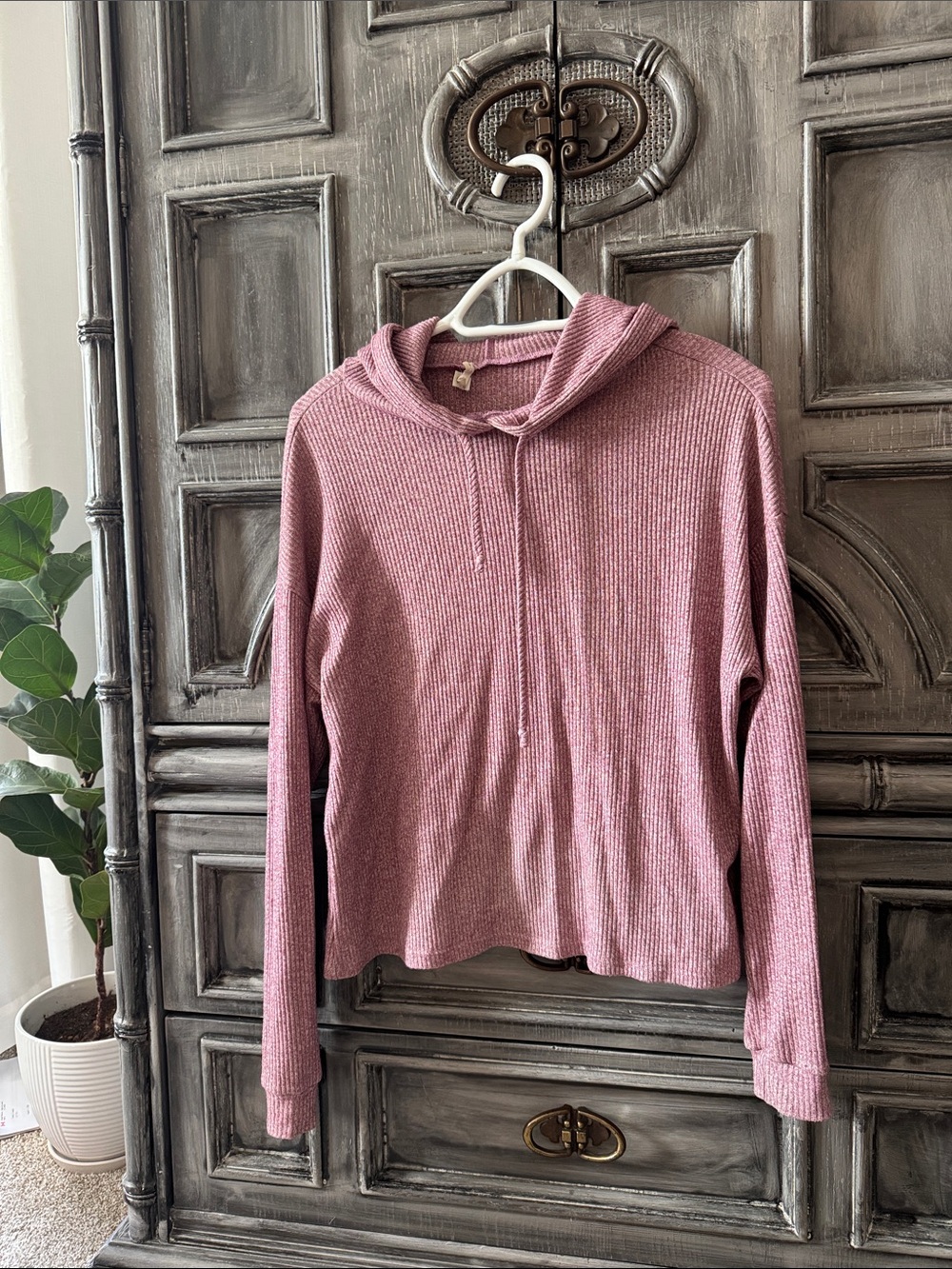 Ribbed Hooded Pullover Sweatshirt in Mauve Pink